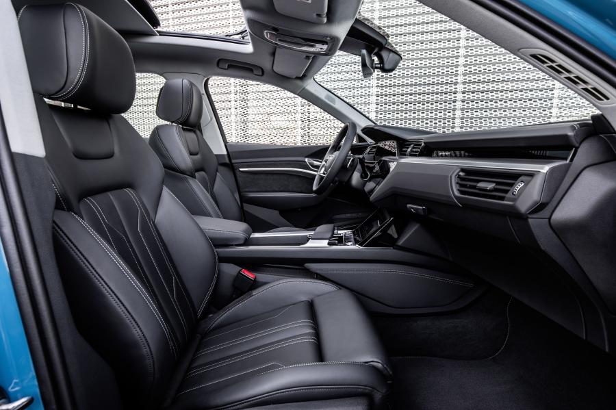 Интерьер Audi e-tron 55 Quattro 2019 года  (WW) (фото 73 из 452)